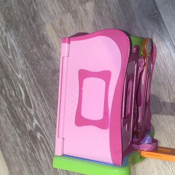 Polly Pocket Fashion Show Toy Playset Runway 2004 Travel Doll House Designer - Picture 12 of 12